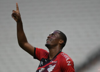 Ceará perde pro Athletico/PR na Arena Castelão