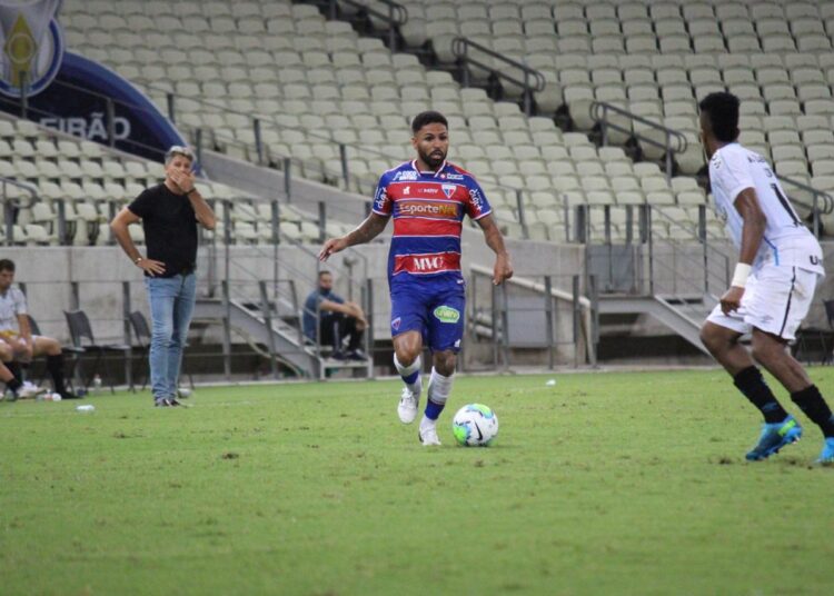 “Foi positivo”, diz Enderson Moreira sobre jogo de estreia diante do Grêmio