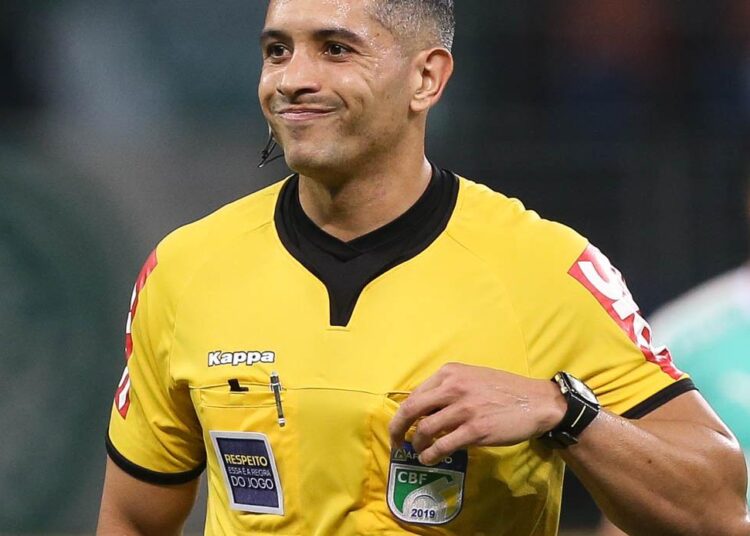 Árbitro escalado para Ceará x Inter se envolveu em polêmica com o alvinegro em 2019