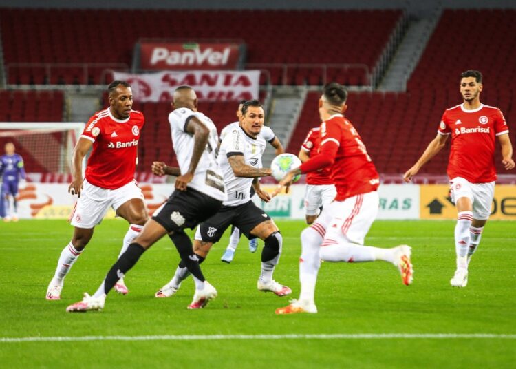 Ceará encara Internacional de olho no G6 do Brasileirão