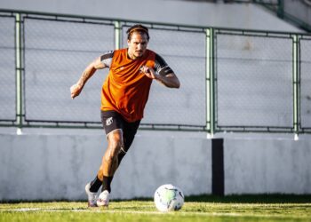 Após triunfo no Rio, Ceará inicia preparação para duelo diante do RB Bragantino