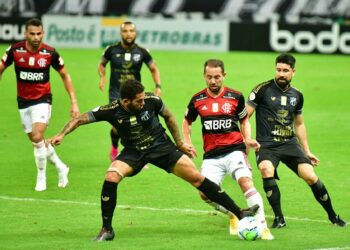 Com desfalque na lateral-direita, Ceará visita o Flamengo no Maracanã em busca de reabilitação