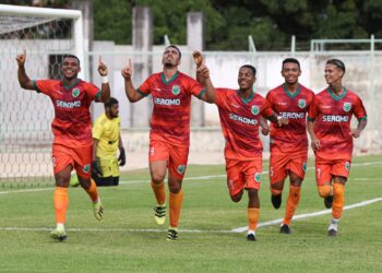 Reservas do Floresta atropelam Campo Grande pela Fares Lopes