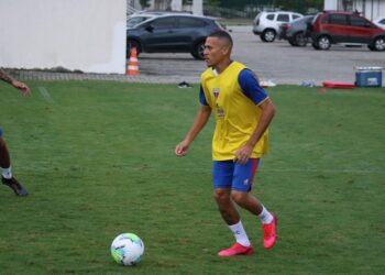 Covid-19: Fortaleza afasta meia João Paulo por descumprir protocolos