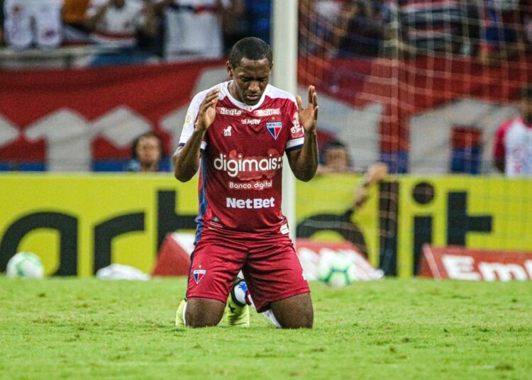 Recuperado, Tinga espera voltar a ajudar o Fortaleza diante do Inter: “estou à disposição”