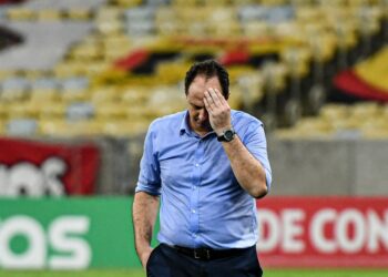 Redes sociais: torcedores do Flamengo vão ao perfil do Fortaleza e sugerem Rogério Ceni