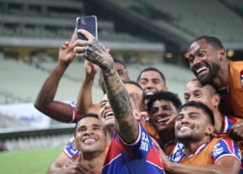 Fortaleza vence Santos e deixa zona de rebaixamento