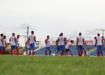 Crise no Barbalha: pendências trabalhistas, acusação de desvio de dinheiro e risco de debandada no elenco