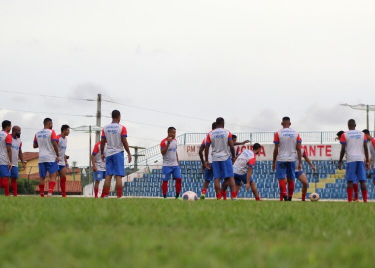 Crise no Barbalha: pendências trabalhistas, acusação de desvio de dinheiro e risco de debandada no elenco