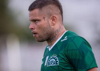 Romário se lesiona em estreia pelo Icasa e desabafa: “Estou cansado”