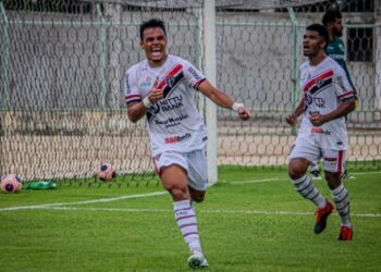 Ferroviário anuncia saída de André Mensalão