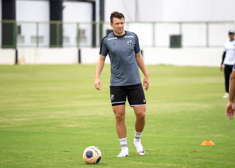 Eduardo Brock acerta com o Cruzeiro e deixa Ceará após o fim do Brasileirão