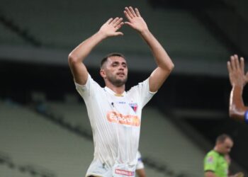 Sem espaço no Fortaleza, Edson Cariús é sondado pelo Botafogo