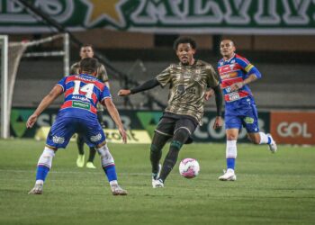 Fortaleza recebe Coritiba em jogo crucial para a permanência na Série A