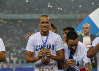 Volante Derley deixa o Fortaleza