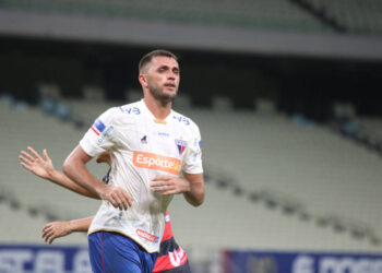 Remo demonstra interesse em Edson Cariús; atacante não está nos planos do Fortaleza