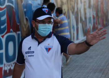 Enderson Moreira recebe alta após ser internado com Covid-19