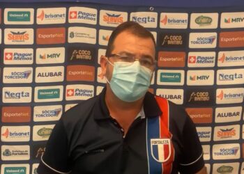 Enderson Moreira lamenta atuação ruim no primeiro tempo contra o Palmeiras