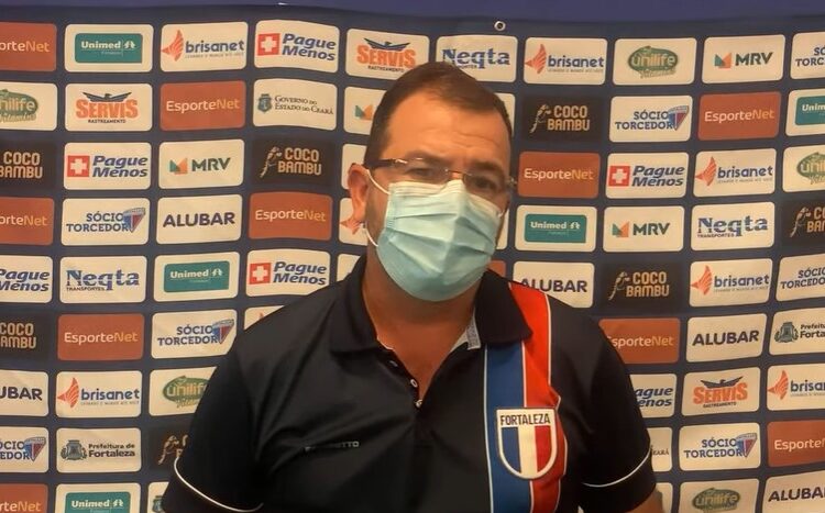 Enderson Moreira lamenta atuação ruim no primeiro tempo contra o Palmeiras