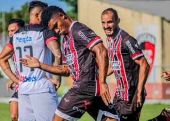 Ferroviário vence Caucaia e se aproxima da final da Fares Lopes