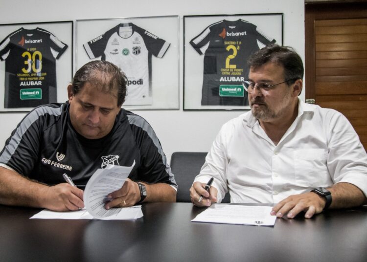 Técnico Guto Ferreira renova com Ceará até o fim de 2021