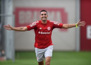 Inter confirma permanência de Thiago Galhardo e encerra negociações com time árabe