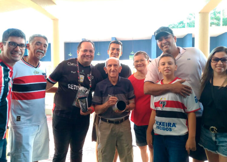 Ferroviário comunica falecimento do ídolo Manoelzinho