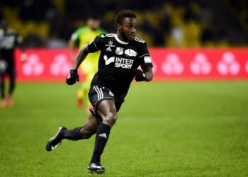 Site francês confirma a contratação do atacante Stiven Mendoza pelo Ceará