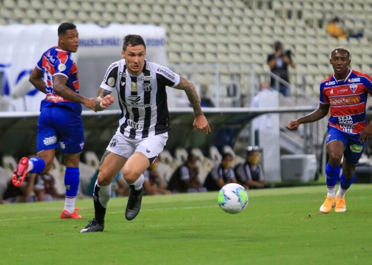 Ceará antecipa férias de Pagnussat e Bruno Pacheco; situação do zagueiro segue indefinida