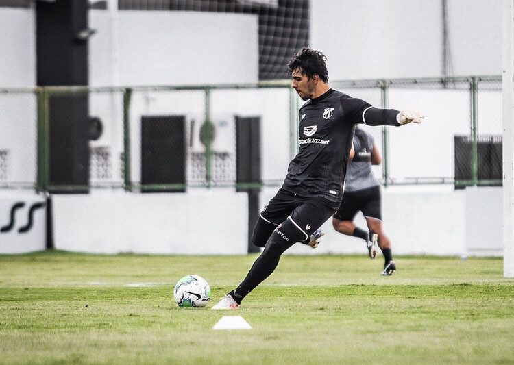 Richard fala sobre disputa pela titularidade no Ceará e desafios na Copa do Nordeste