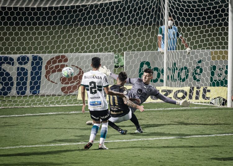 Ceará vence o Coritiba e garante vaga na Copa Sul-Americana depois de 10 anos