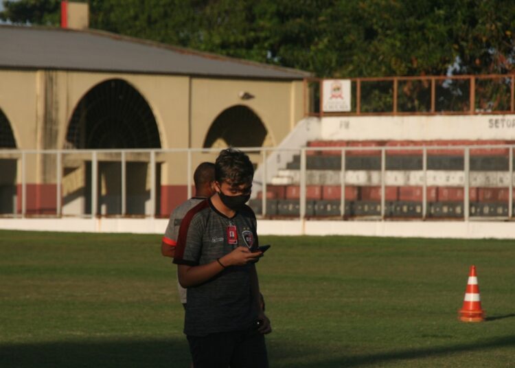 “Estagiário”, garoto de 17 anos faz Caucaia ter destaque nacional nas redes sociais