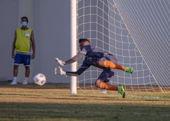 Goleiro pega quatro pênaltis e classifica Floresta na Copa do Brasil Sub-20