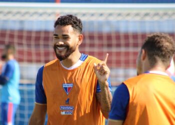 Zagueiro Jackson permanece no Fortaleza para a temporada 2021