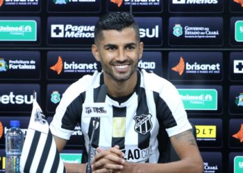 Jorginho é apresentado no Ceará e afirma que pode jogar ao lado de Vina no meio-campo