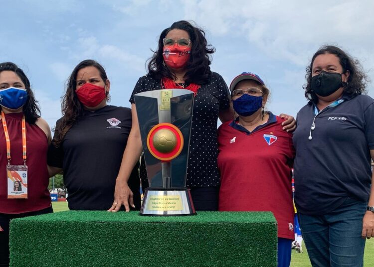 Presidente do Atlético, Maria Vieira é homenageada em taça do Cearense Feminino