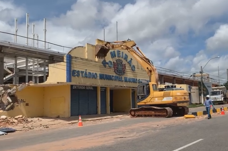 Reforma do Romeirão: fachada histórica do estádio é demolida