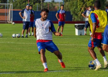 Enderson Moreira explica situação de Ronald e afirma: “esteve muito perto de entrar hoje”