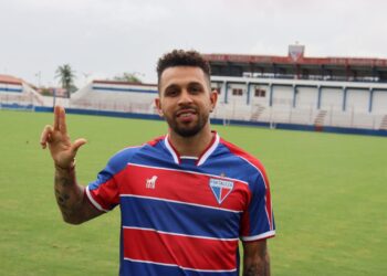 Novo reforço do Fortaleza, Wellington Nem visita Centro de Excelência no Pici