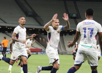 Wellington Paulista marca, mas Fortaleza fica no empate com o Treze no Castelão