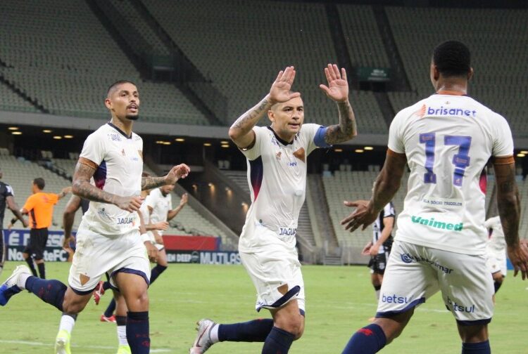 Wellington Paulista marca, mas Fortaleza fica no empate com o Treze no Castelão