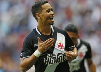 Yago Pikachu acerta saída do Vasco e fica próximo de assinar com o Fortaleza