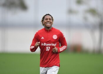 Torcida do Fortaleza faz campanha por Abel Hernandéz, atacante uruguaio do Inter