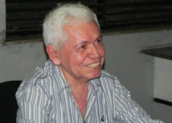 Morre escritor Alberto Damasceno