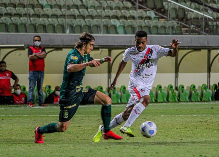 Ferroviário tem gol legítimo invalidado nos pênaltis e acaba eliminado pelo América/MG