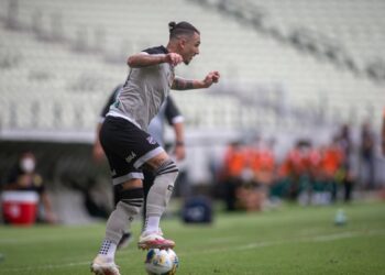 Ceará x Vitória: onde assistir, horário, escalações e arbitragem