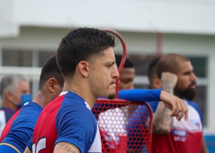 Lucas Crispim analisa início no Fortaleza e promete dedicação para “jogar todos os jogos”