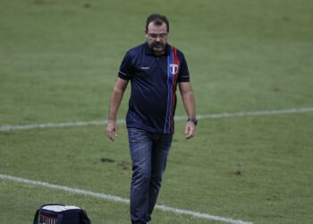 Enderson Moreira avalia adversário do Fortaleza nas quartas do Nordestão: “extremamente difícil”