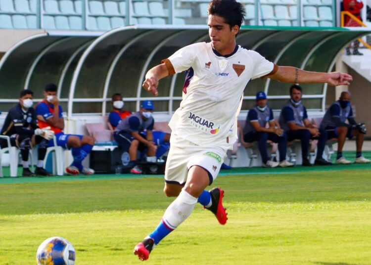 Gustavo Blanco comenta disputa por espaço no meio-campo do Fortaleza: “vim para jogar”