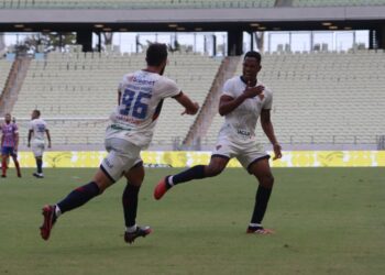 Fortaleza derrota Bahia no Castelão e garante classificação antecipada na Lampions